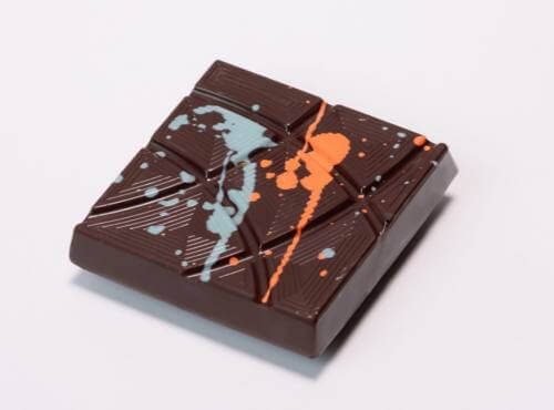 Snaap pure Dubai chocolate bar with artistic design